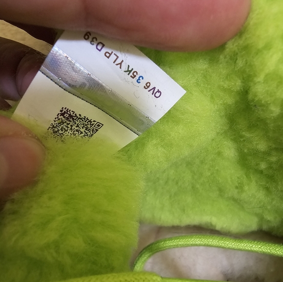 UGG Neumel Suede Chopd Chukka Boots  Key Lime & Black, US 10 - Picture 10 of 12